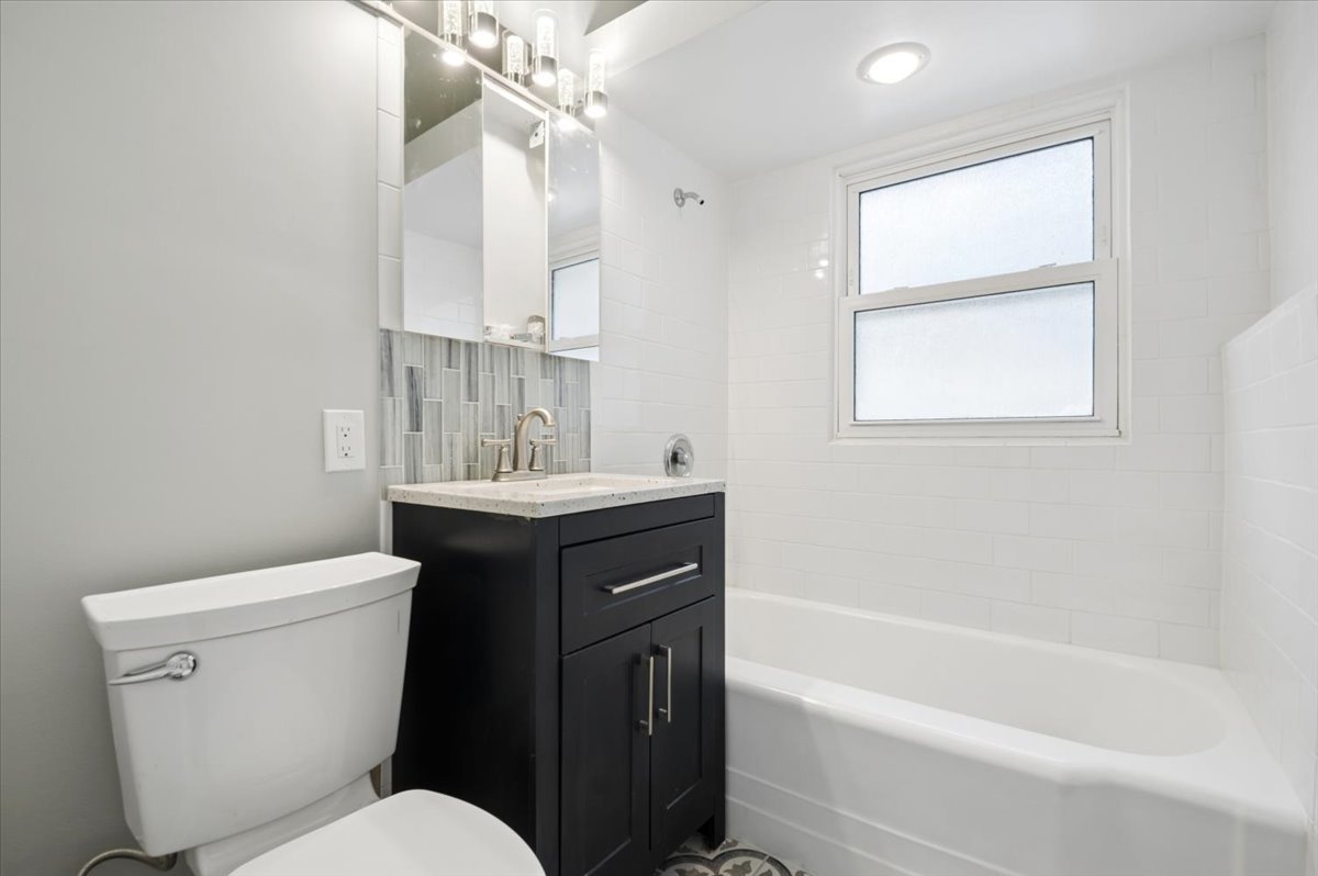 640 Clarence Avenue Property Photo 26