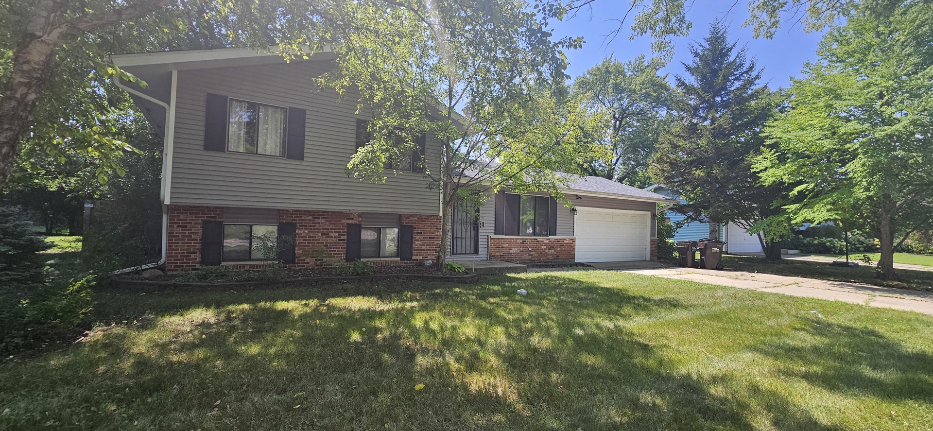 990 Camelot Drive Property Photo 1