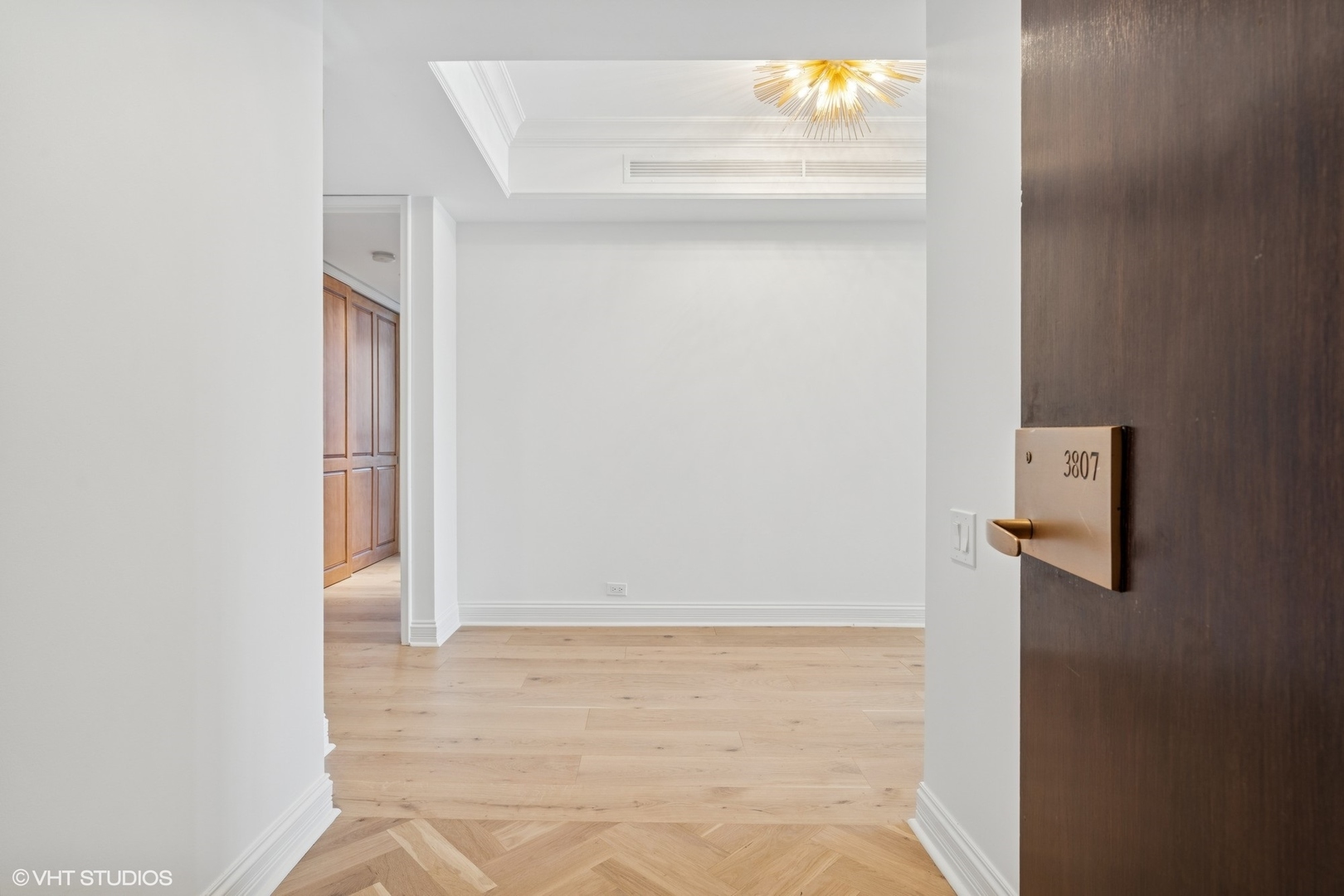 180 E Pearson Street 3807 Property Photo 5