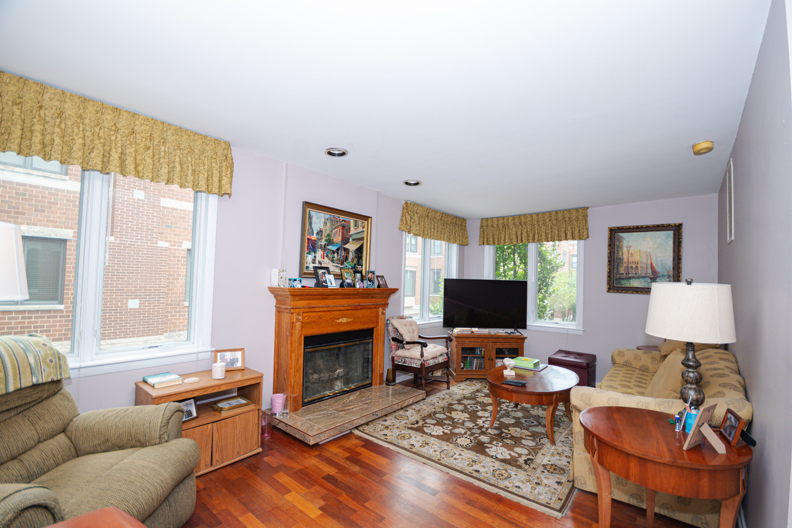 2723 N Bosworth Avenue Property Photo 3