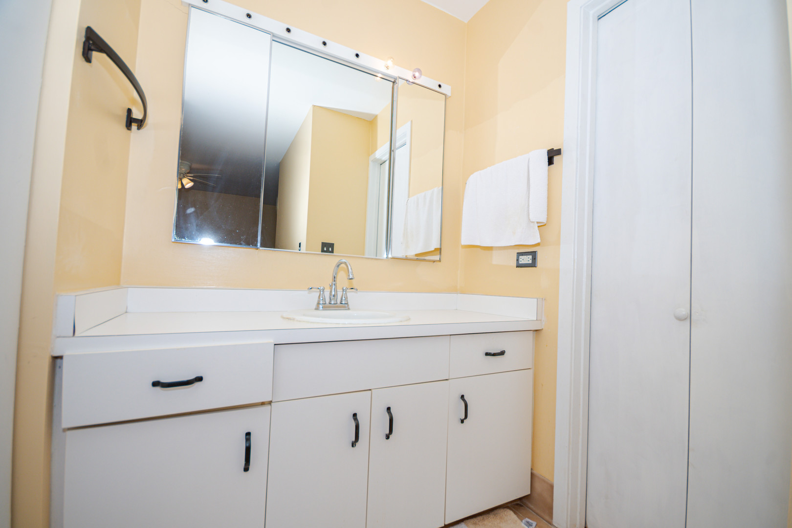 2723 N Bosworth Avenue Property Photo 26