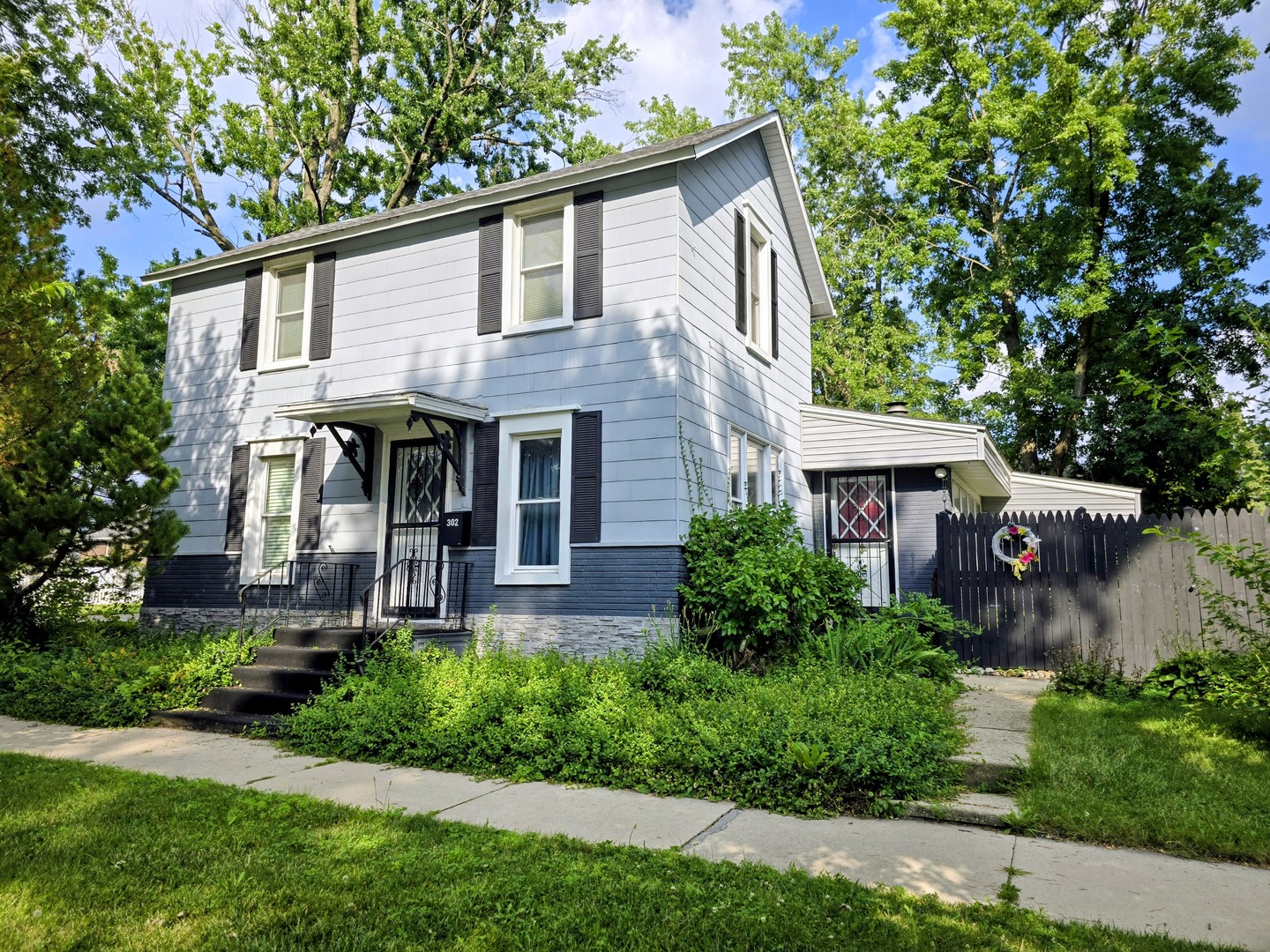 302 S Washington Street Property Photo 1