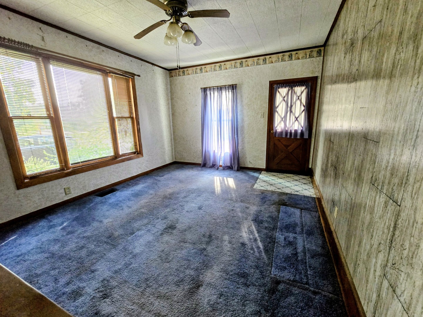 302 S Washington Street Property Photo 4