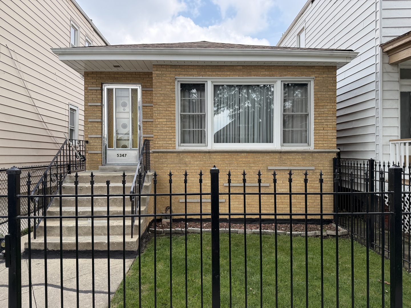 5347 S Maplewood Avenue Property Photo 1