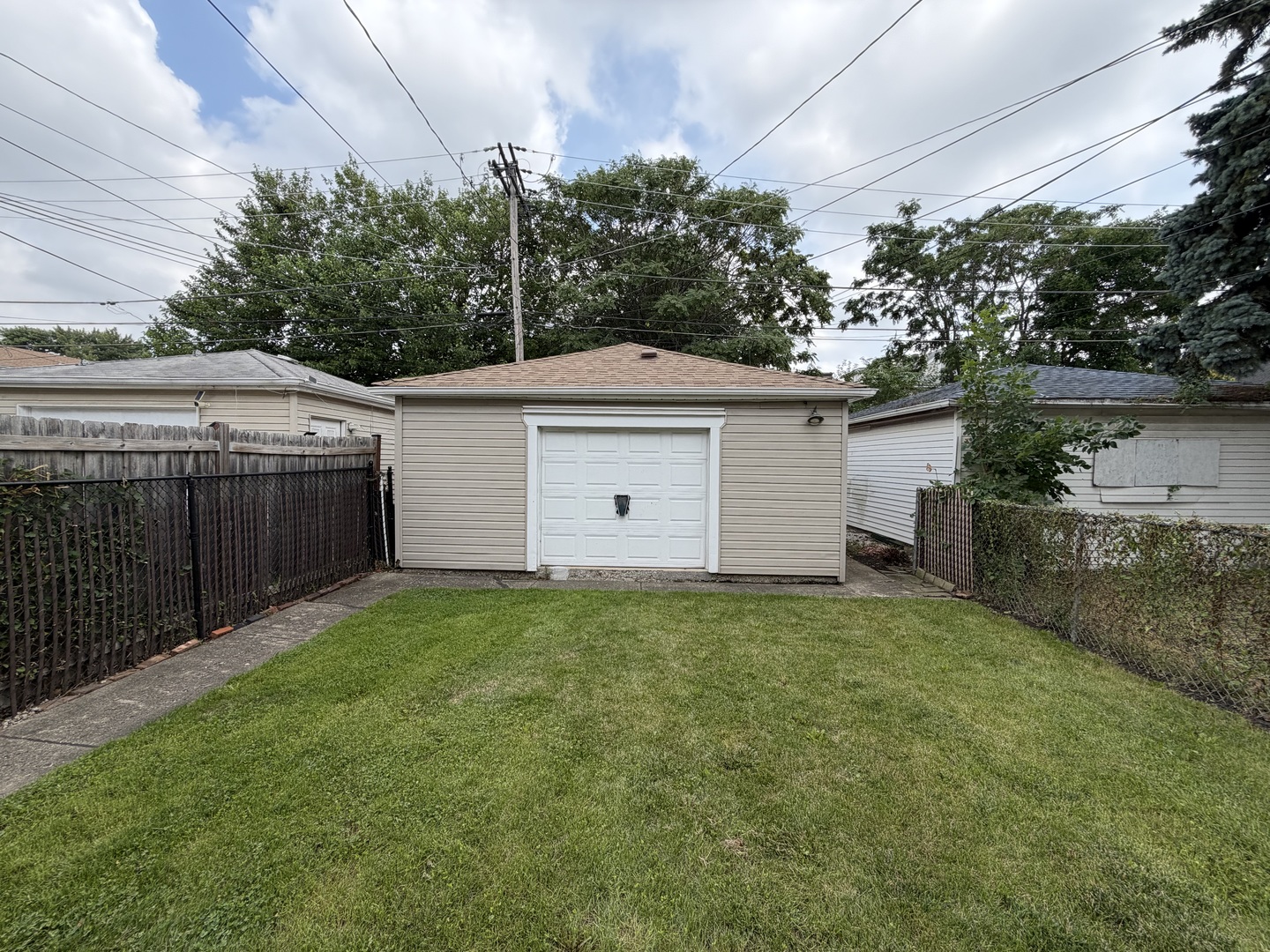 5347 S Maplewood Avenue Property Photo 2