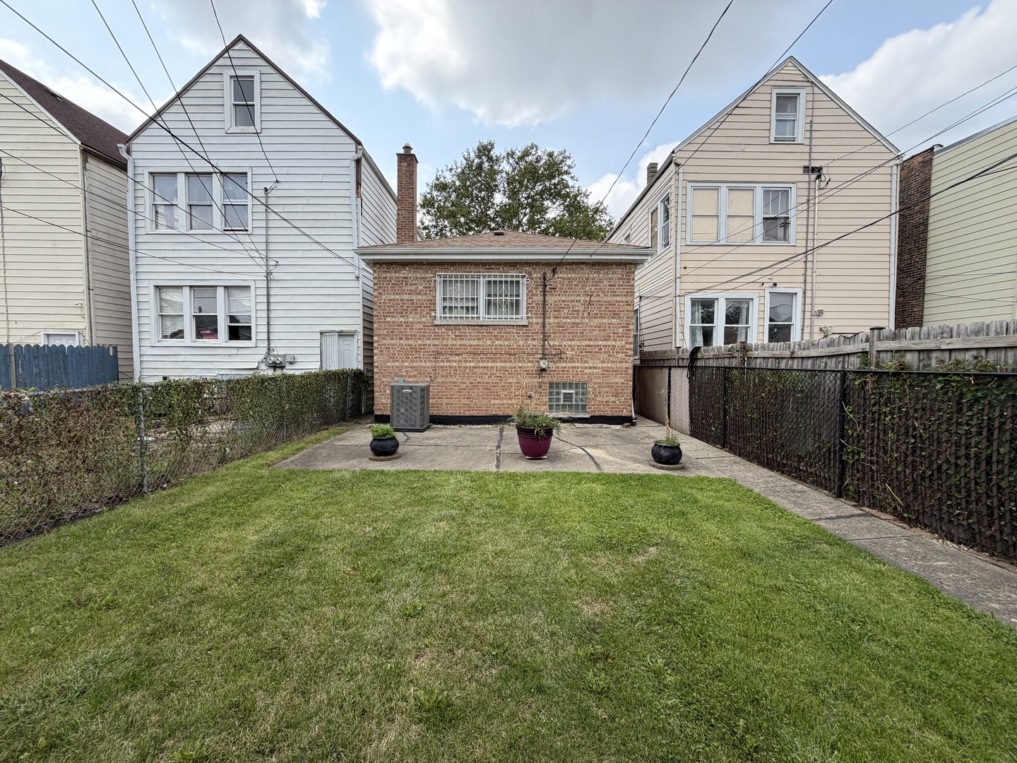 5347 S Maplewood Avenue Property Photo 3