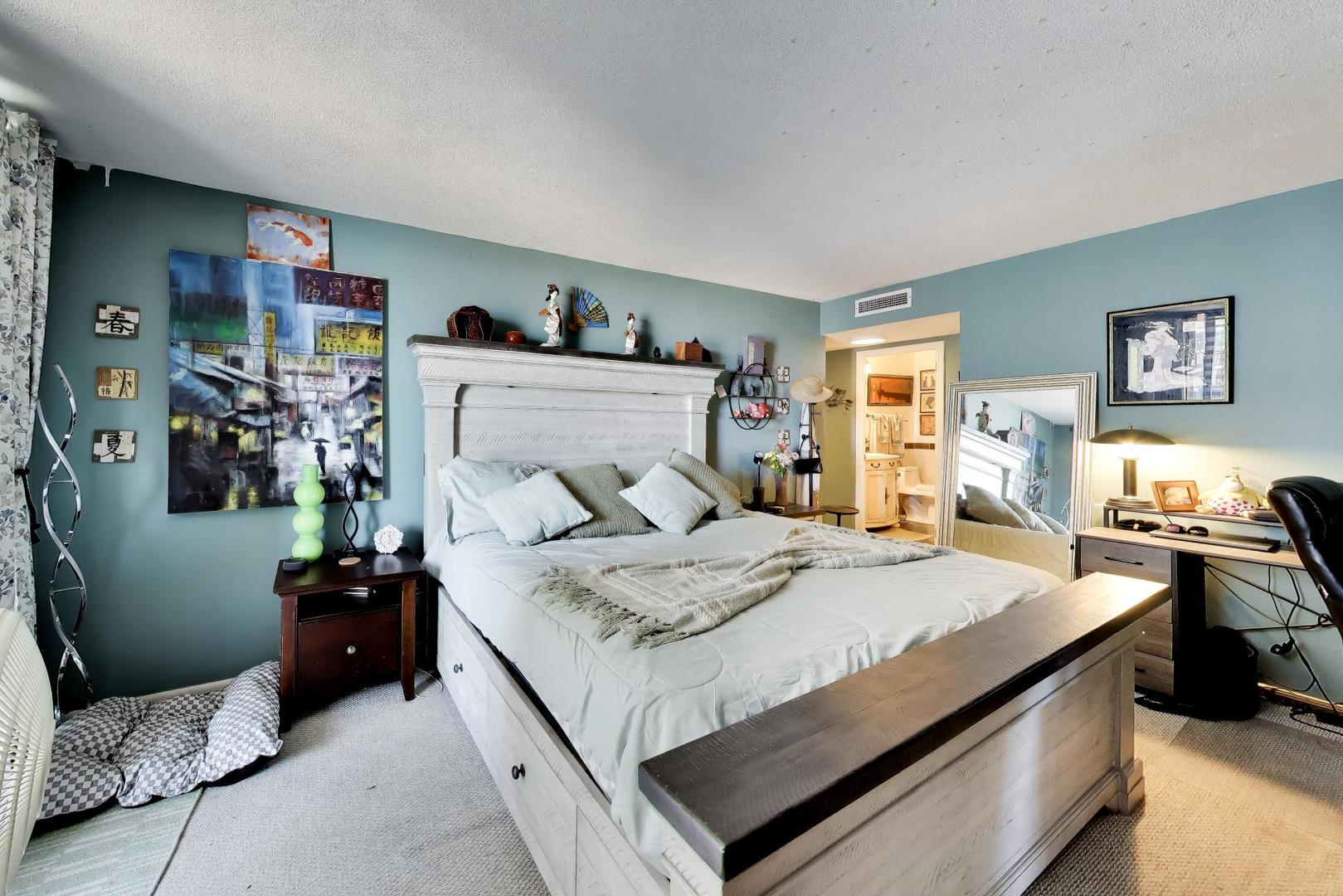 5901 N Sheridan Road 16c Property Photo 12