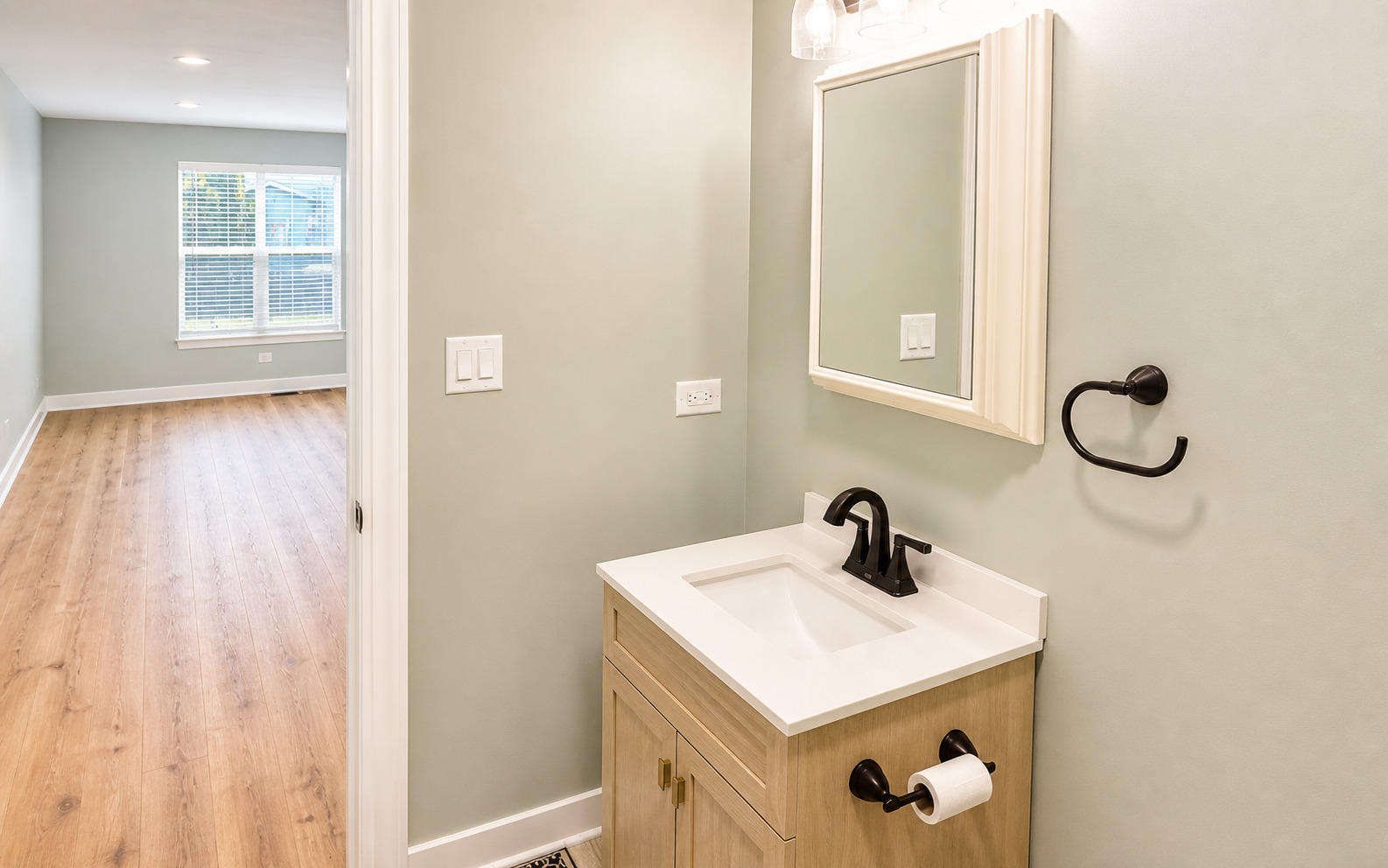 13802 Seeley Avenue Property Photo 7