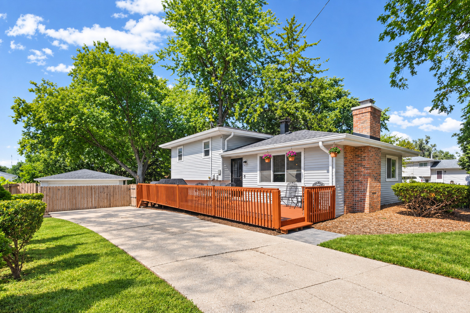 1s210 Lawler Avenue Property Photo 1