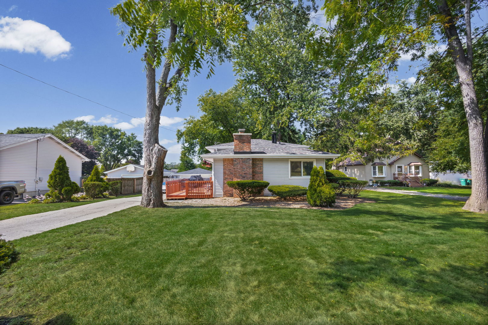 1s210 Lawler Avenue Property Photo 3