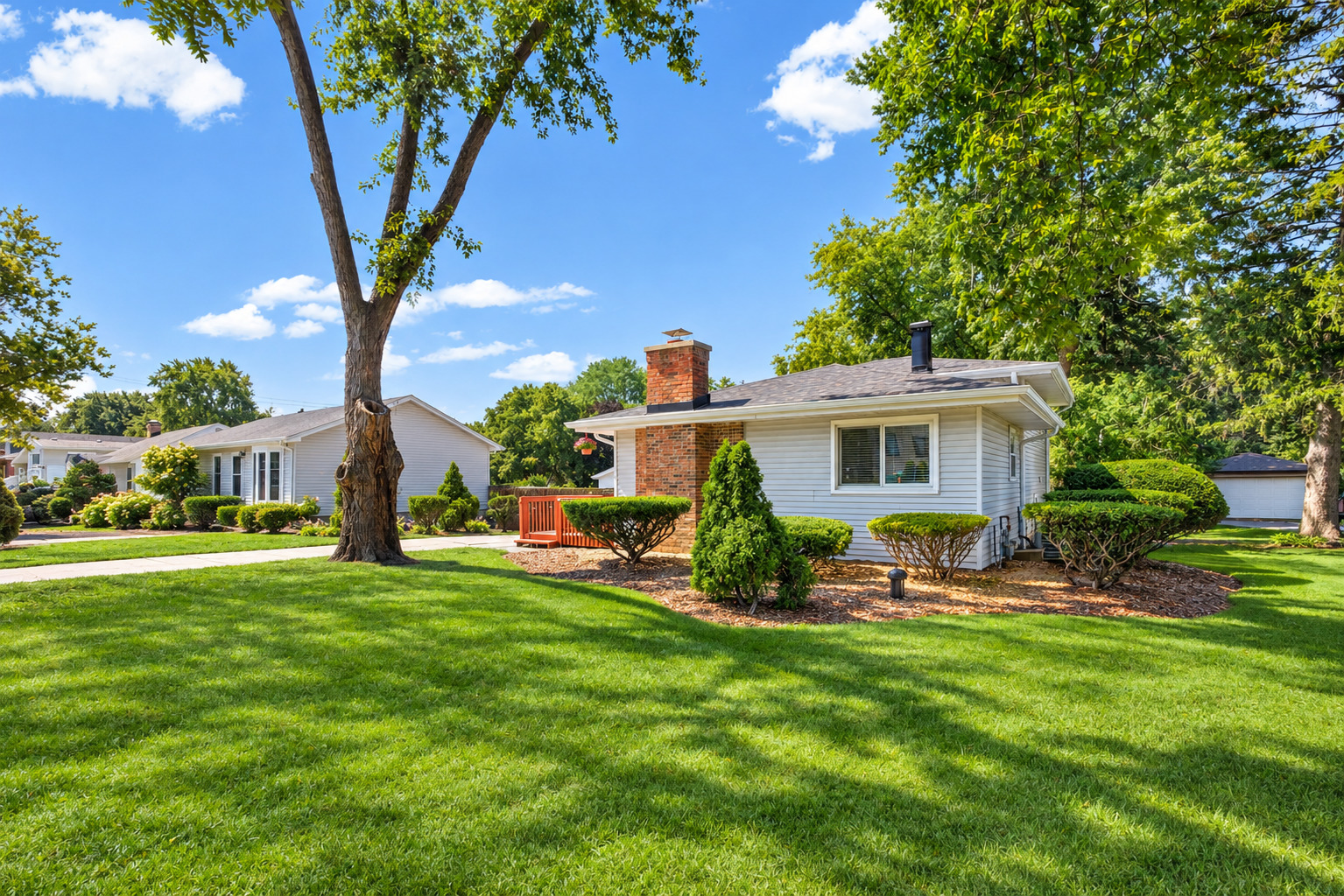 1s210 Lawler Avenue Property Photo 4