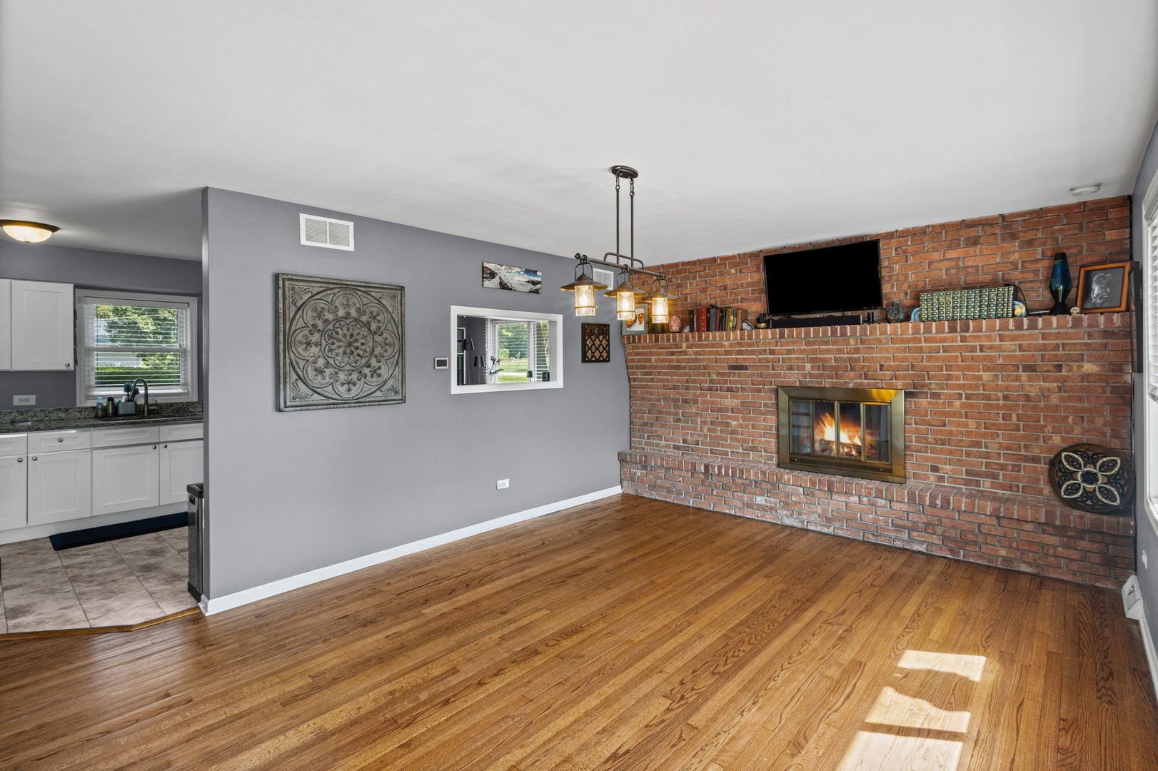 1s210 Lawler Avenue Property Photo 6