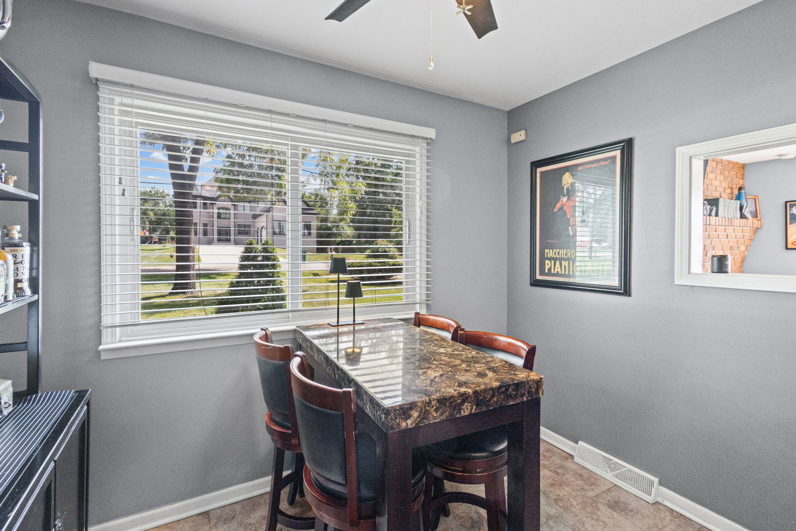1s210 Lawler Avenue Property Photo 9