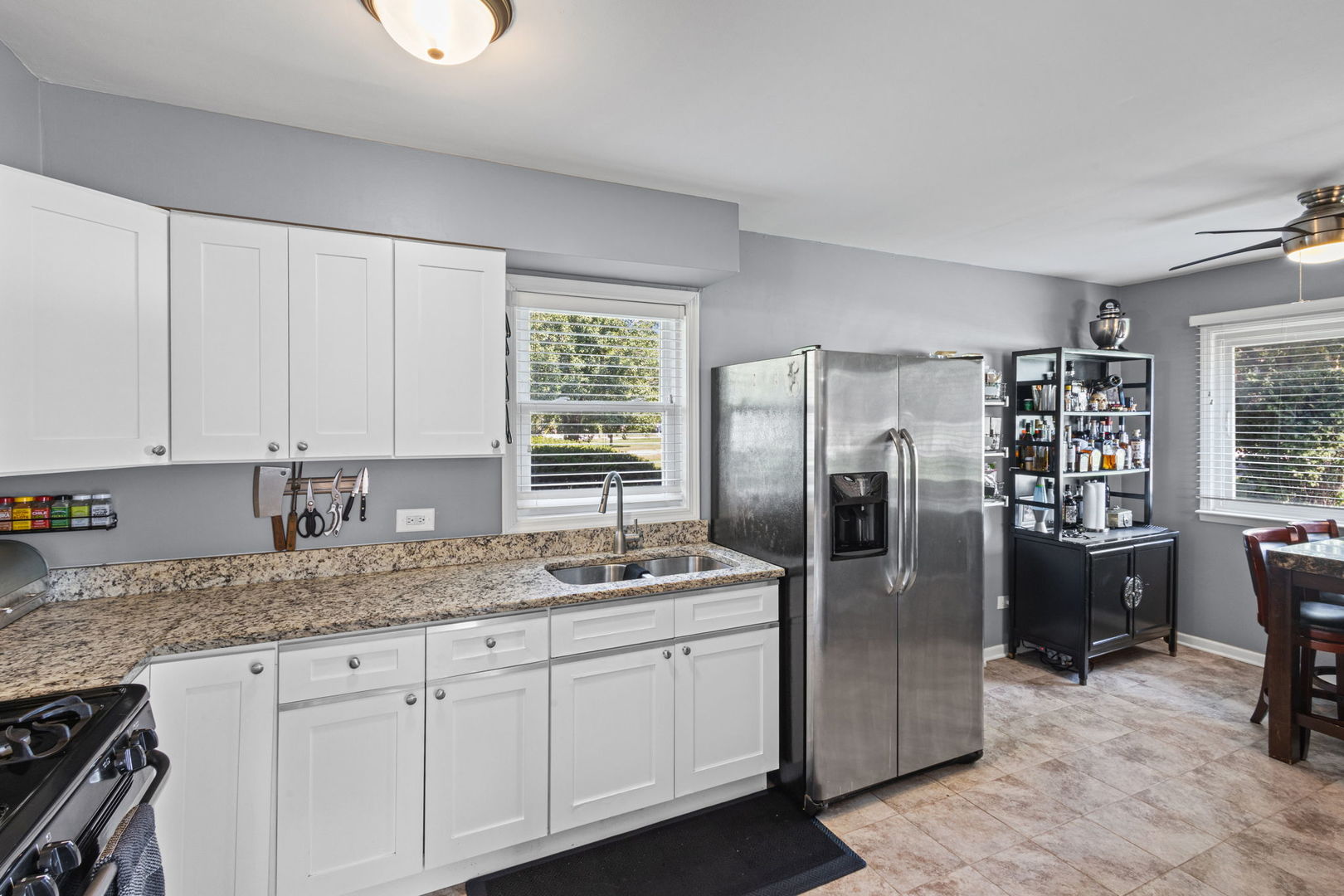 1s210 Lawler Avenue Property Photo 11