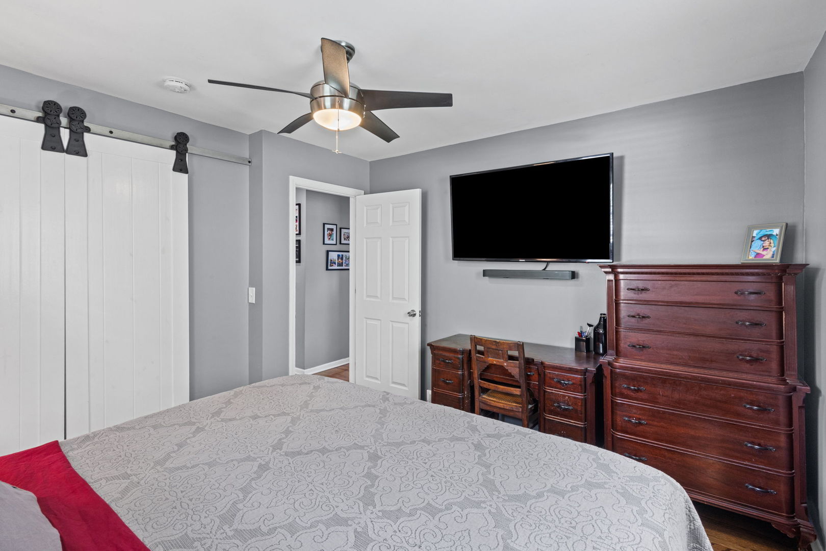 1s210 Lawler Avenue Property Photo 17