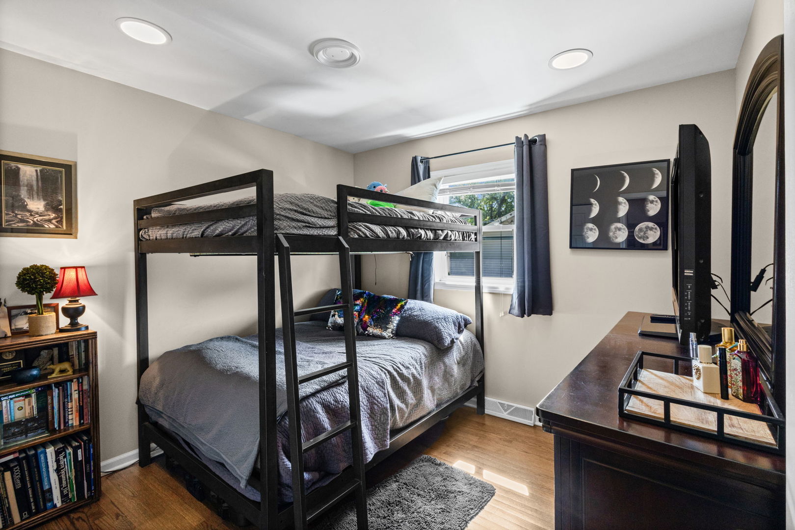 1s210 Lawler Avenue Property Photo 20