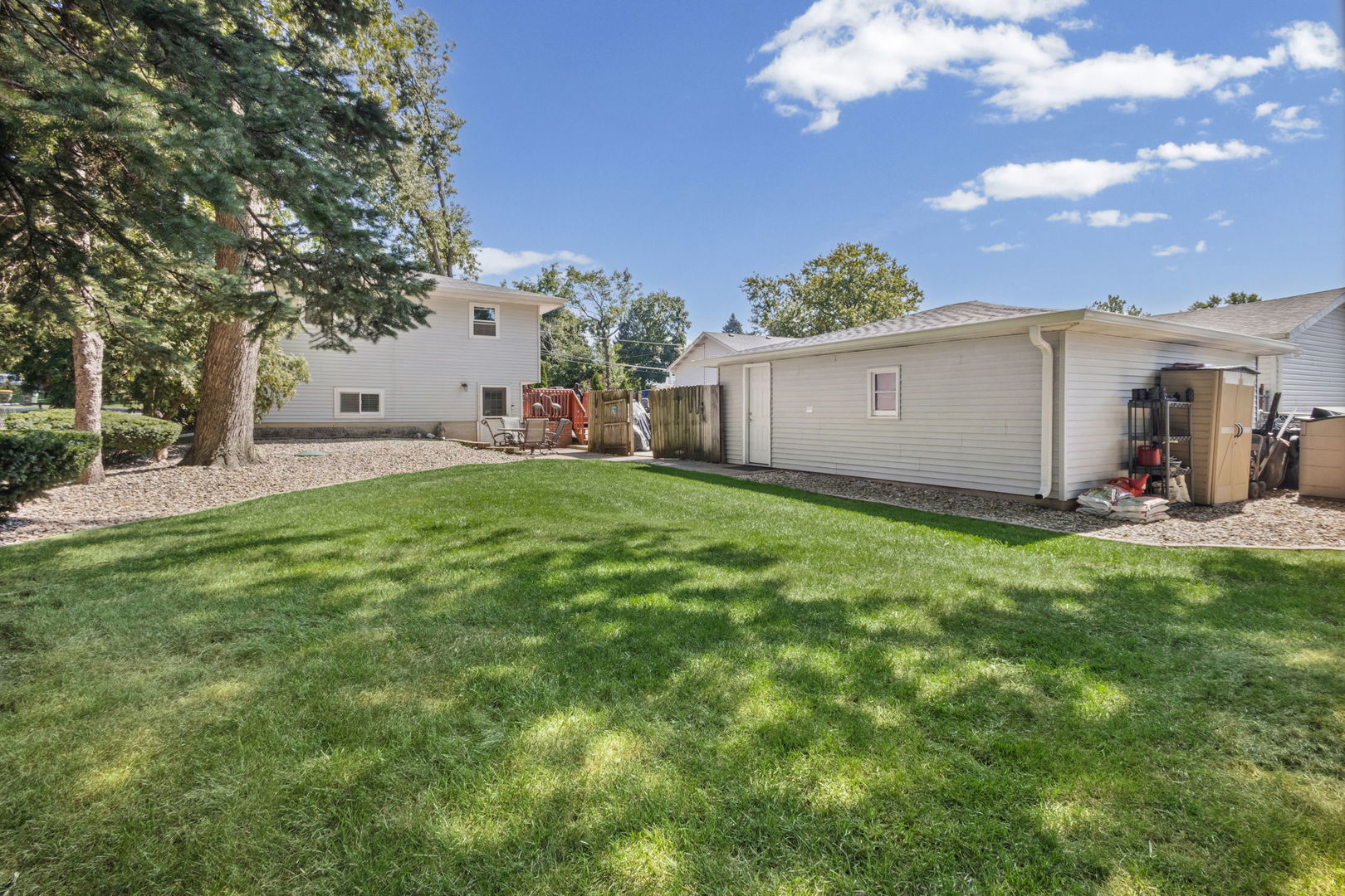 1s210 Lawler Avenue Property Photo 34