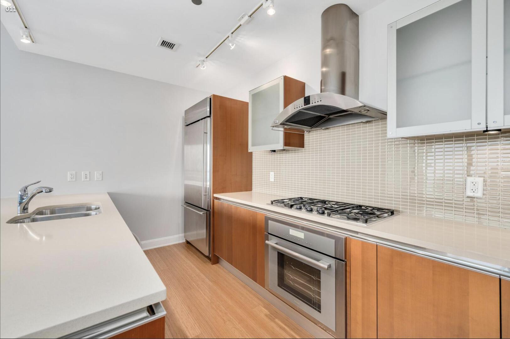 340 E Randolph Street 4802 Property Photo 10