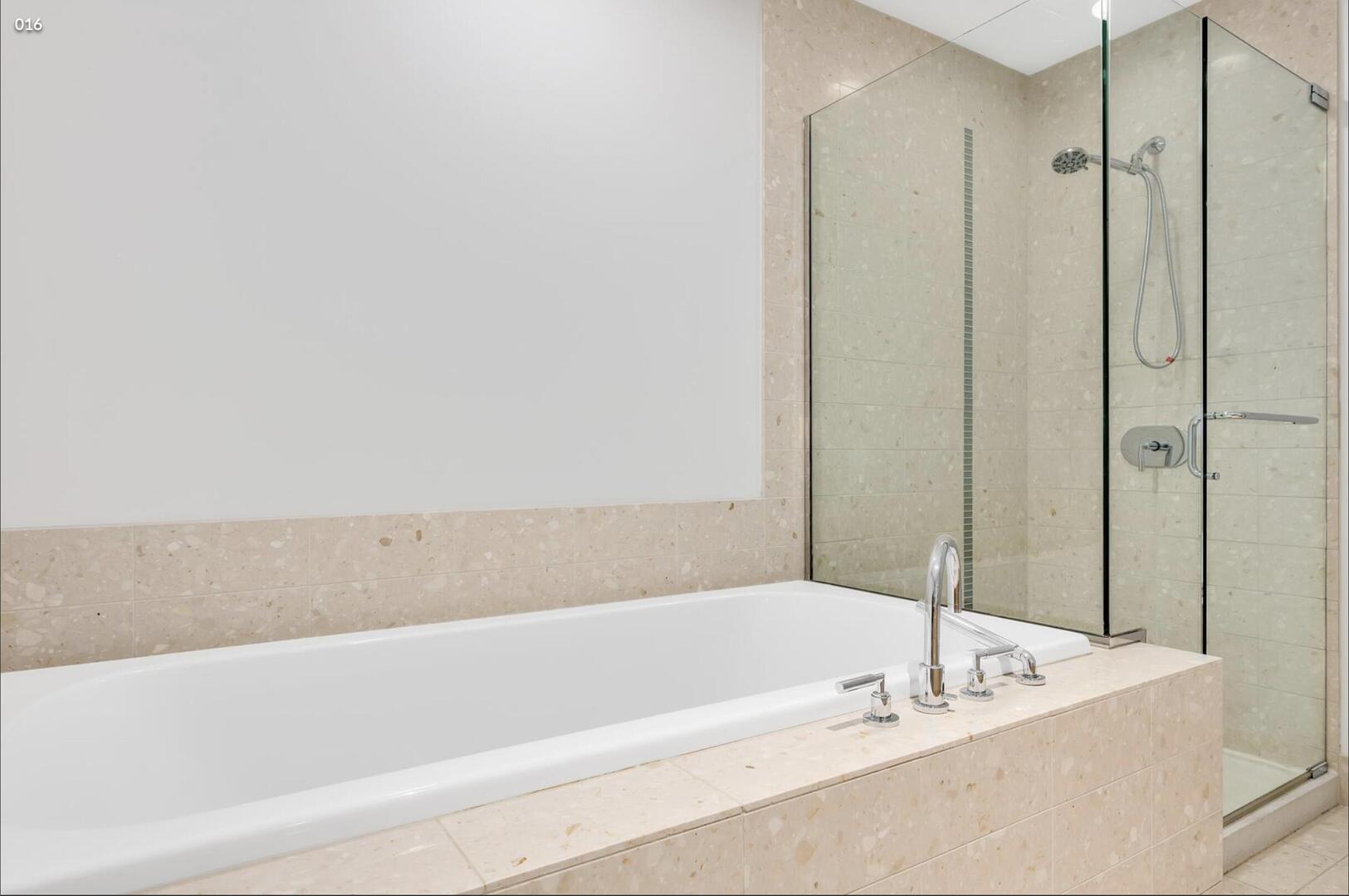 340 E Randolph Street 4802 Property Photo 15