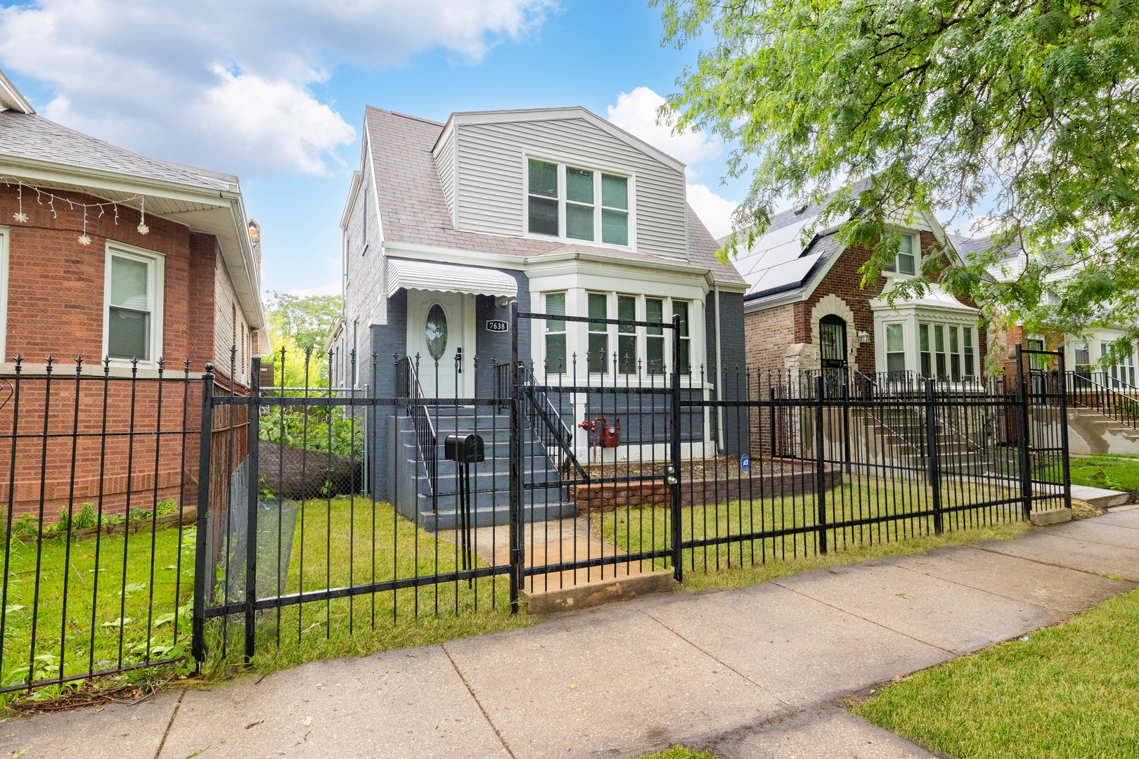 7638 S Laflin Street Property Photo 1