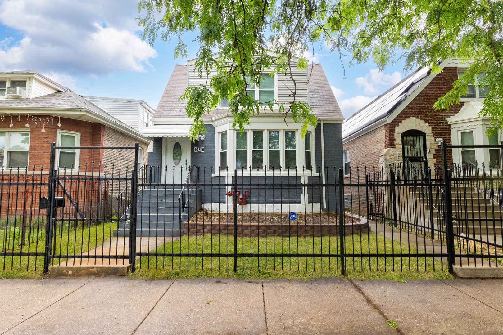 7638 S Laflin Street Property Photo 2