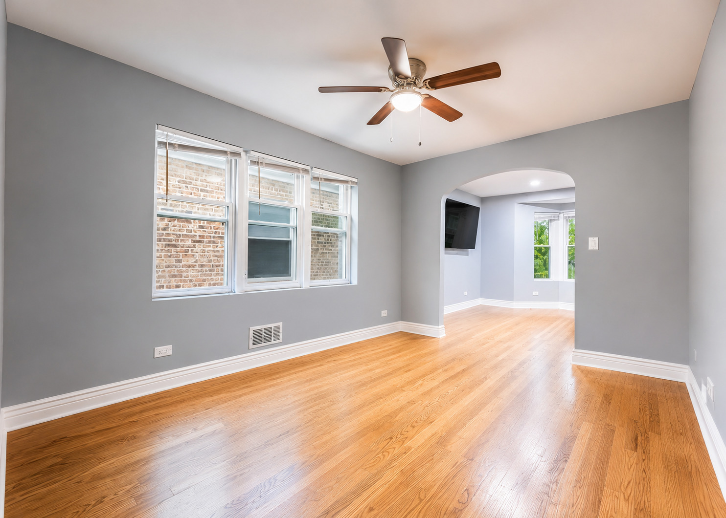 7638 S Laflin Street Property Photo 4