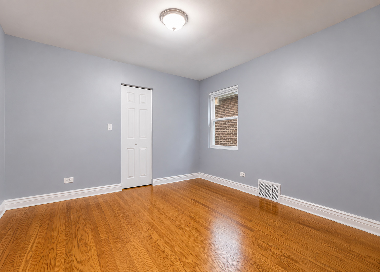7638 S Laflin Street Property Photo 9