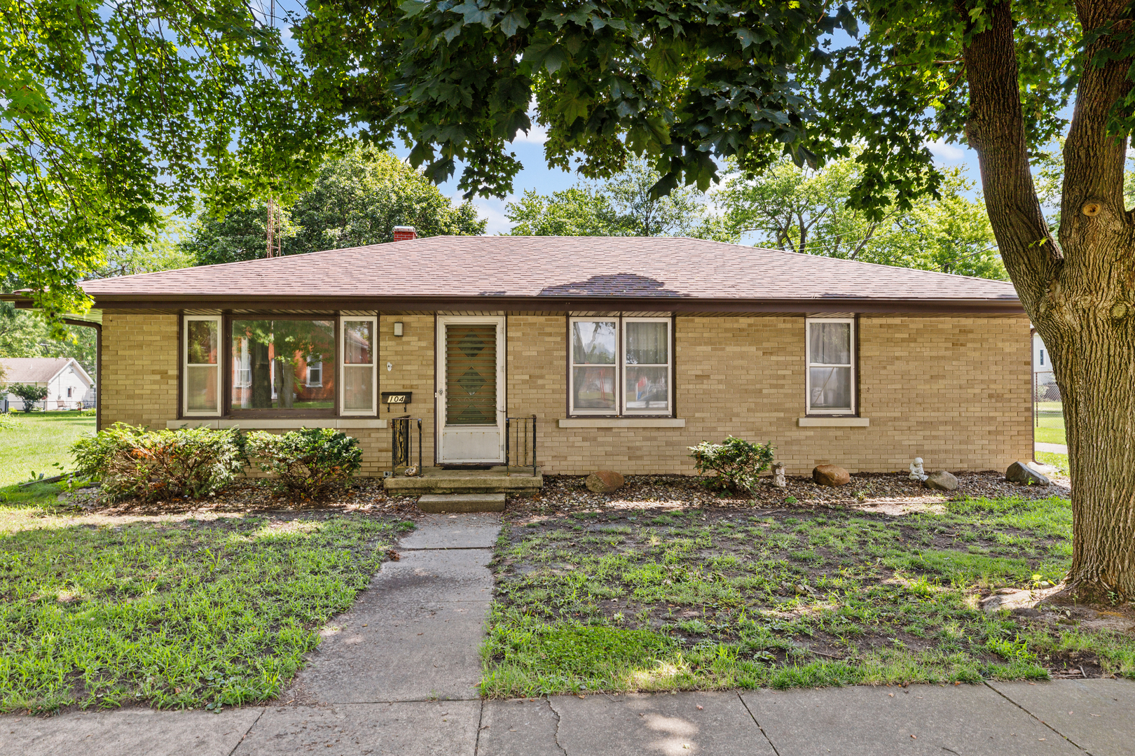 104 S Maple Street Property Photo 1