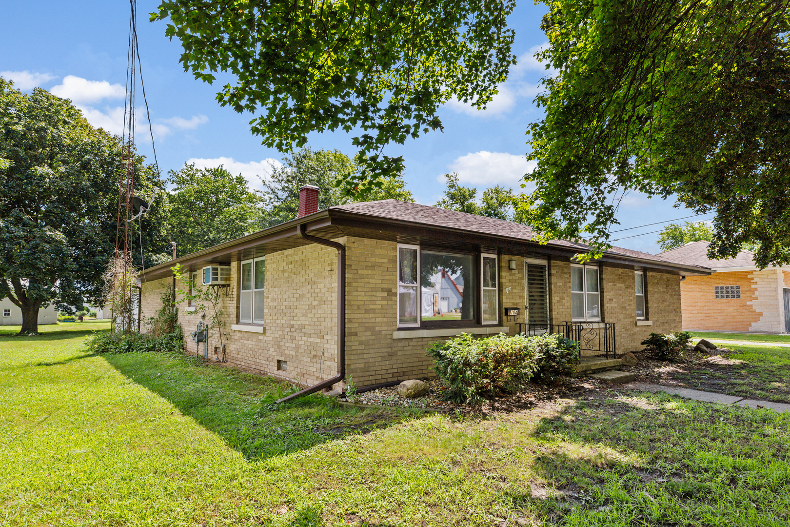 104 S Maple Street Property Photo 2