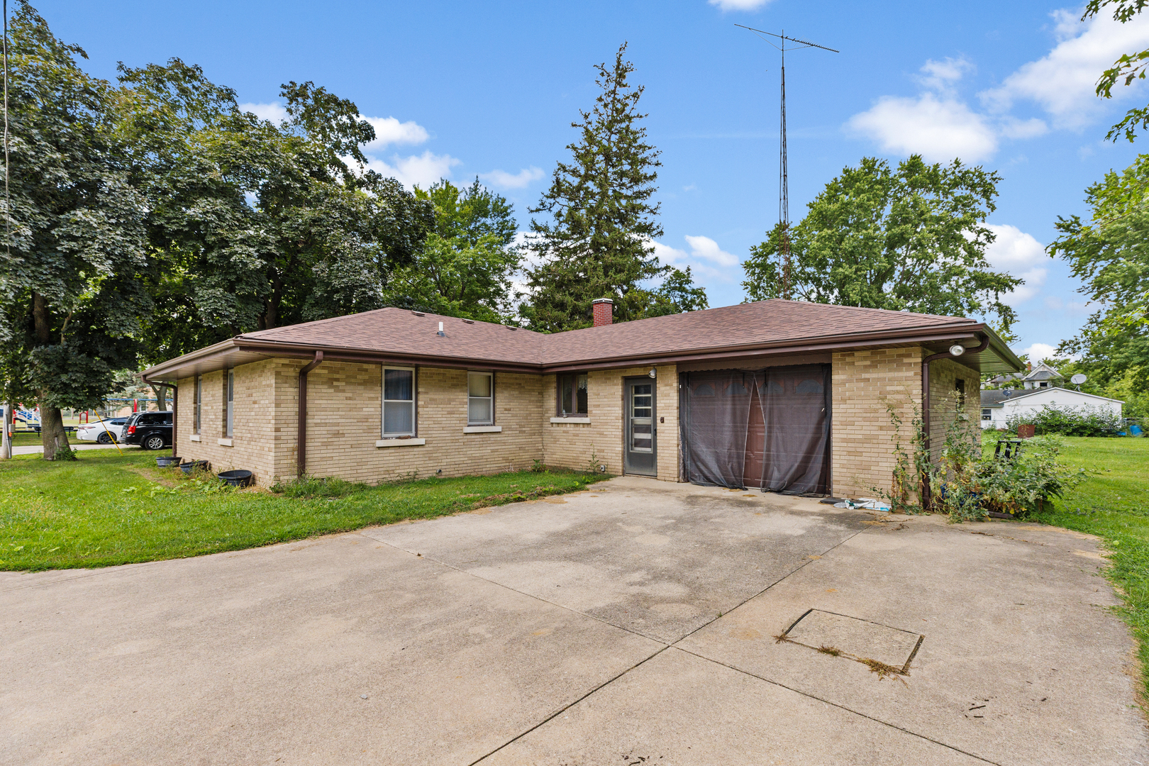 104 S Maple Street Property Photo 3