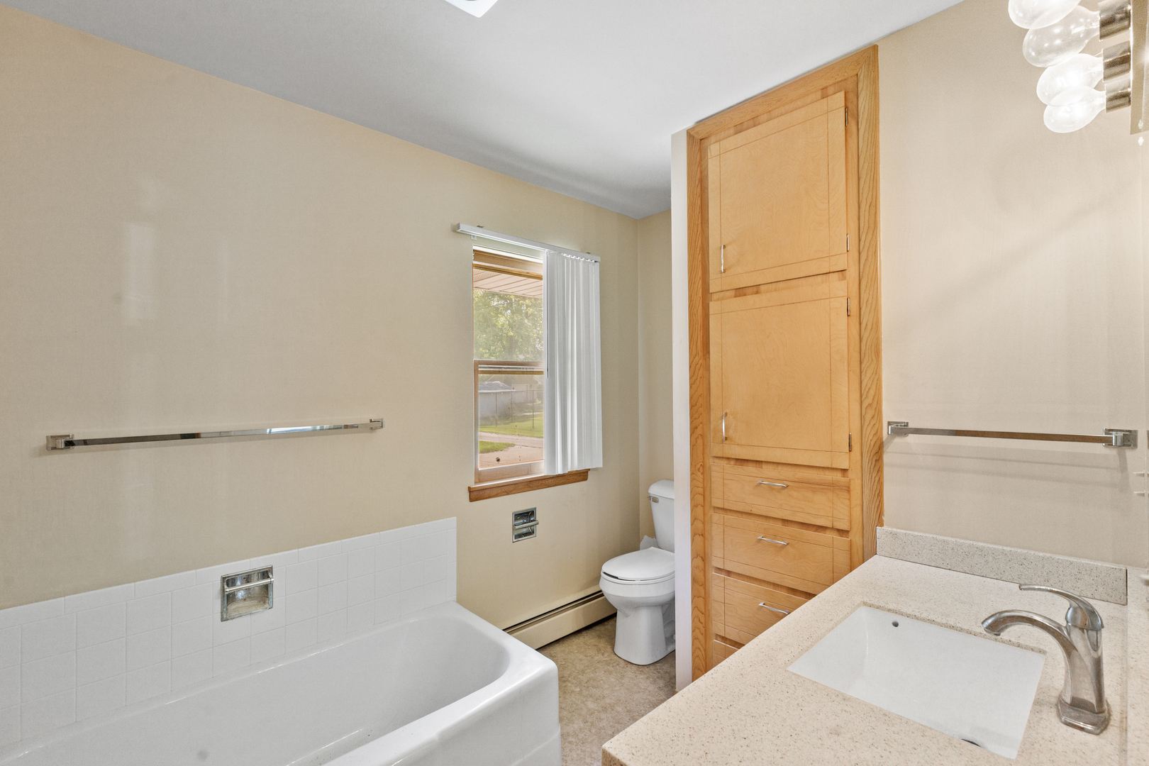 104 S Maple Street Property Photo 11