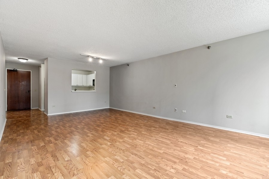 440 N Mcclurg Court 520 Property Photo 6