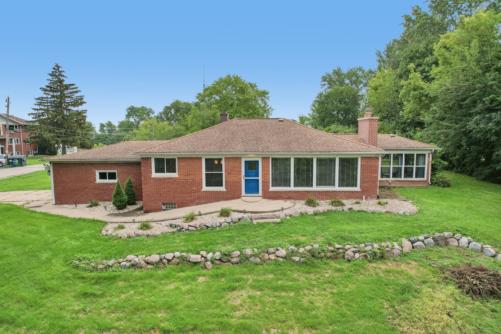 23579 W Windsor Terrace Property Photo 1
