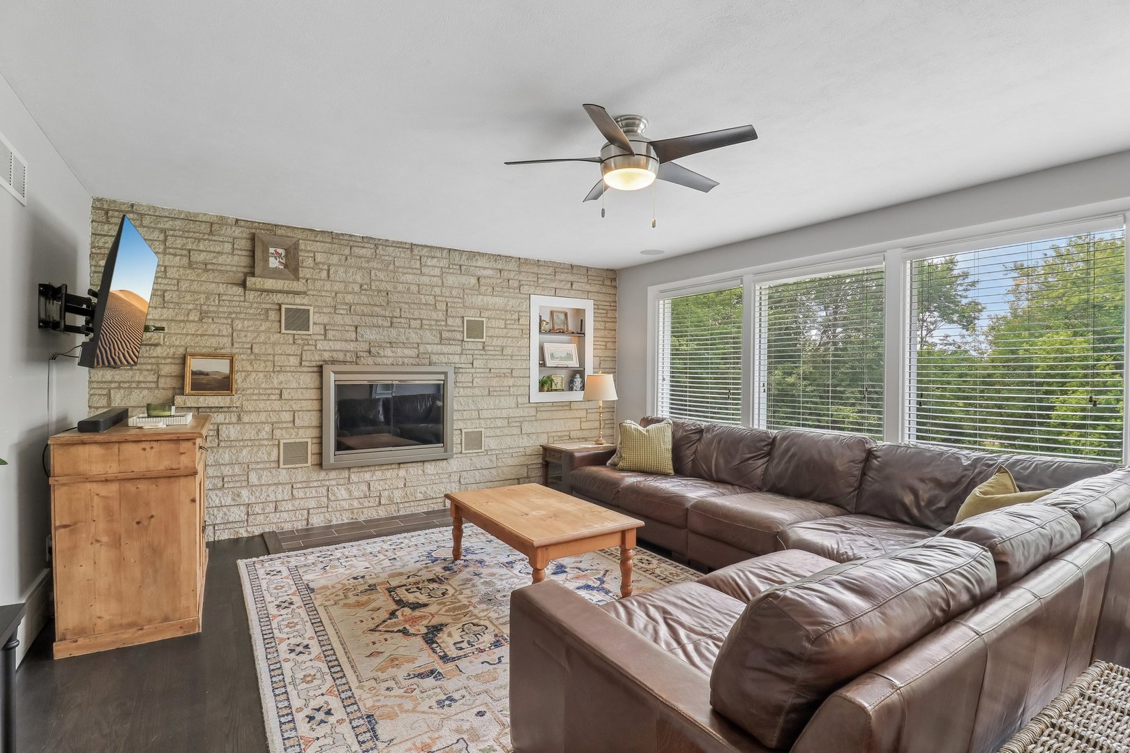 23579 W Windsor Terrace Property Photo 4