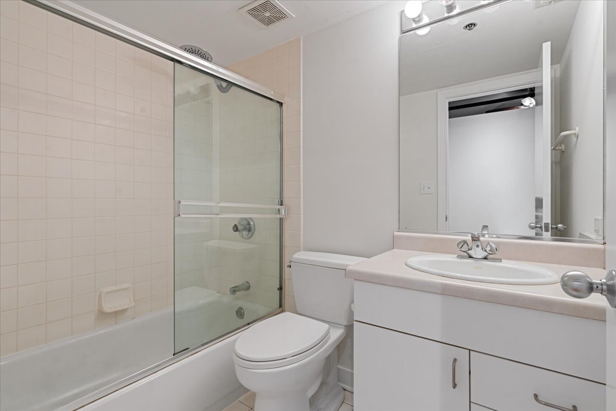 411 W Ontario Street 420 Property Photo 14