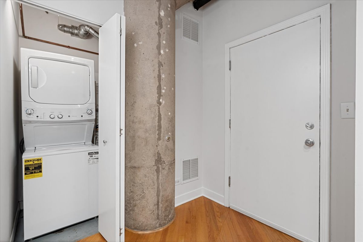 411 W Ontario Street 420 Property Photo 17