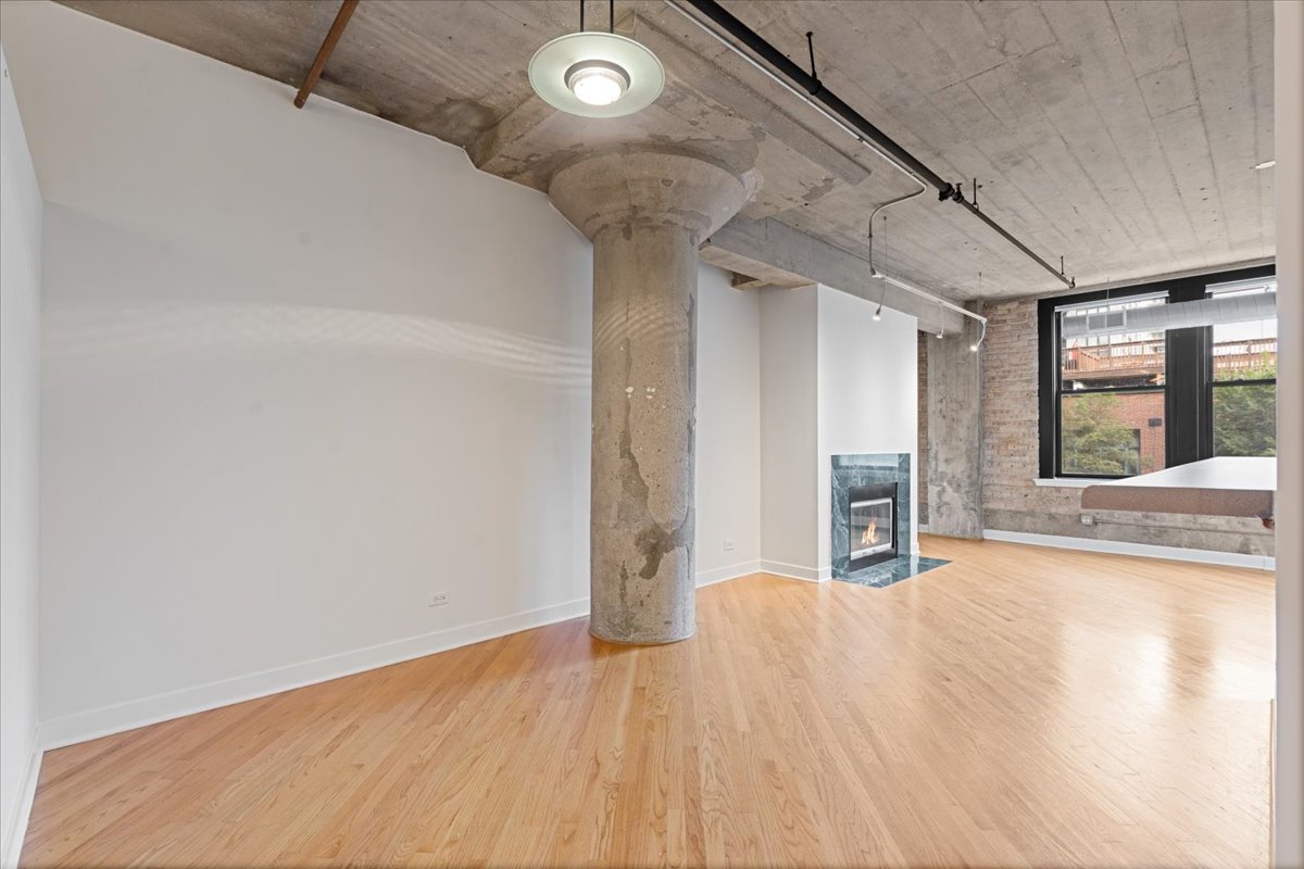 411 W Ontario Street 420 Property Photo 18