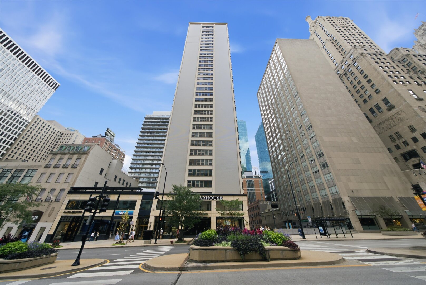 535 N MICHIGAN Avenue 1009 Property Photo 1