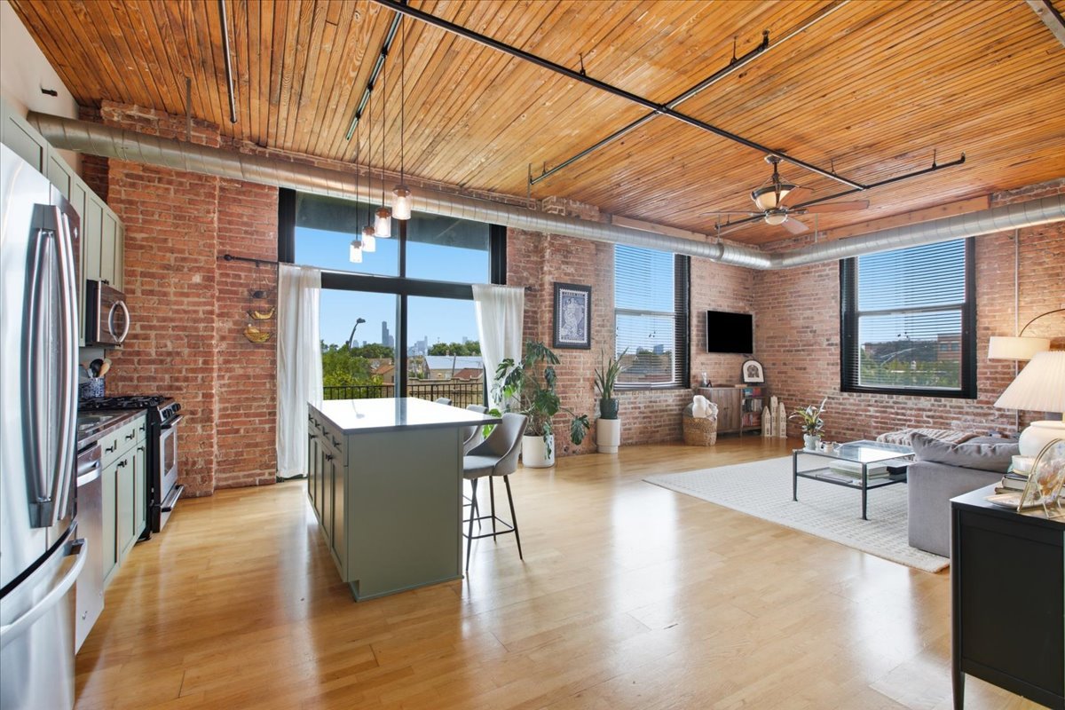 3500 S Sangamon Street 314 Property Photo 2
