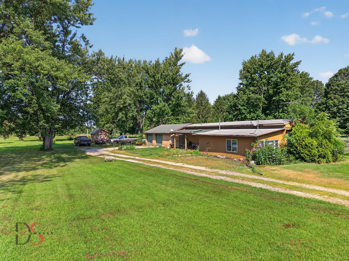 4205 E 2551st Road Property Photo 1