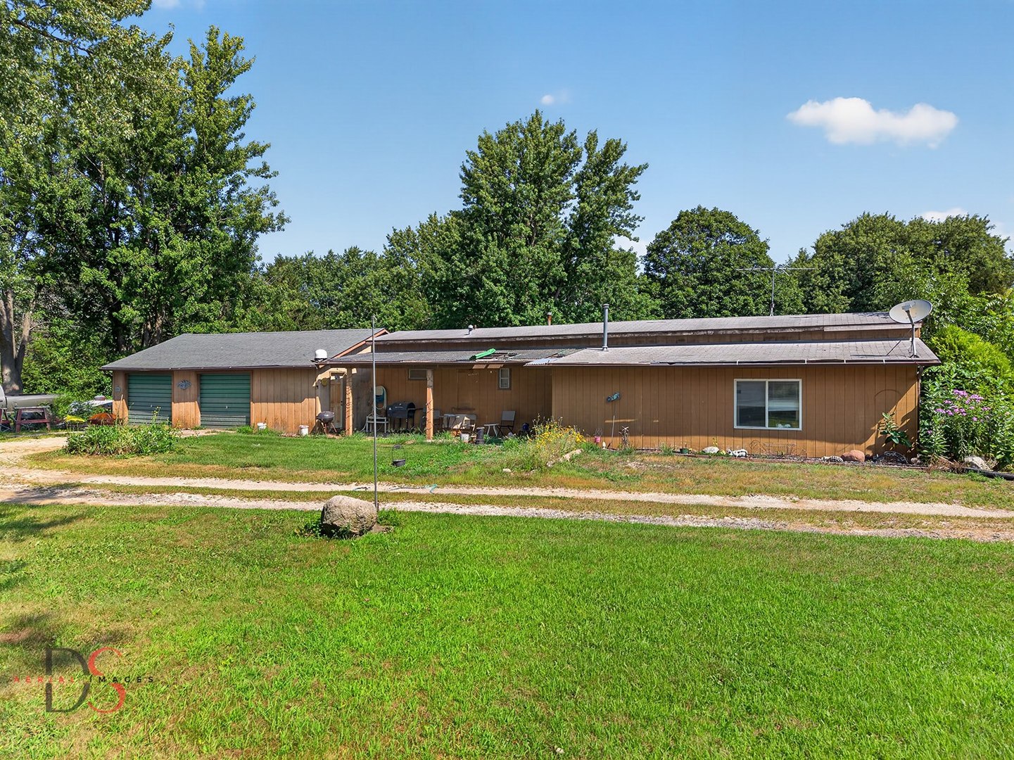 4205 E 2551st Road Property Photo 2