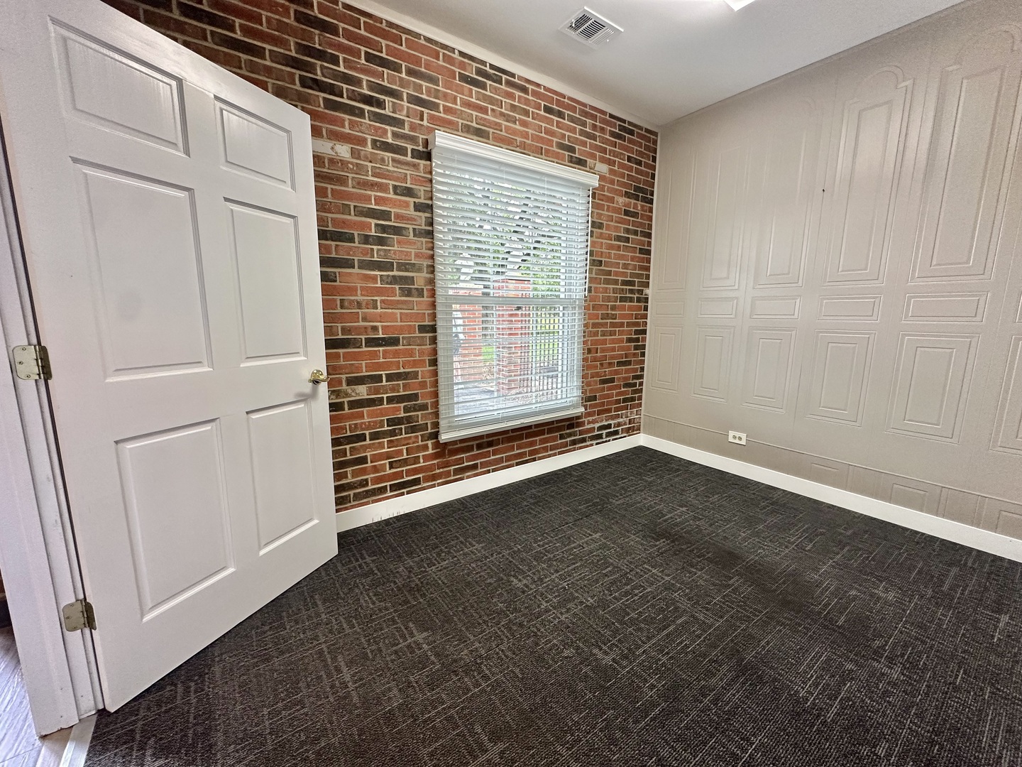 15717 Wolf Road Property Photo 6