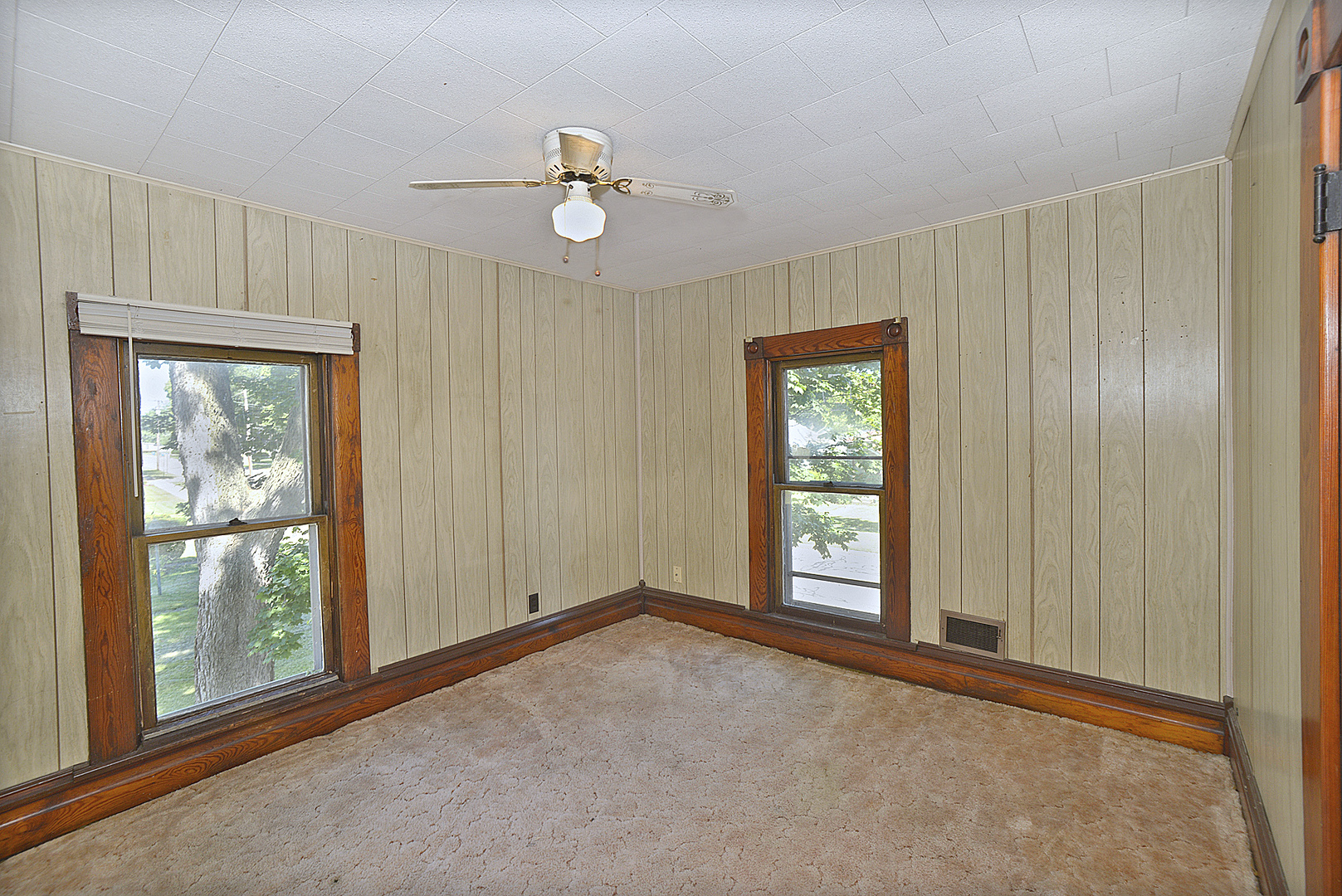 903 Illinois Avenue Property Photo 8
