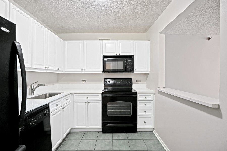 440 N Mcclurg Court 520 Property Photo 2