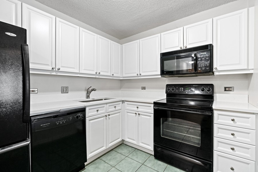 440 N Mcclurg Court 520 Property Photo 3