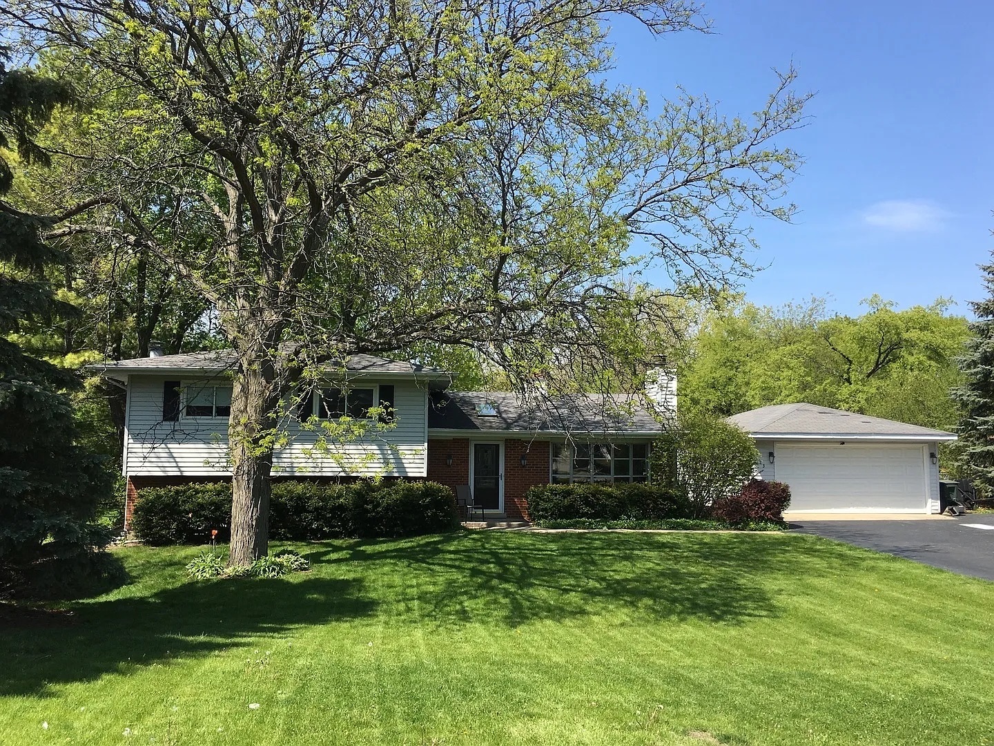 1073 W Elm Street Property Photo 1