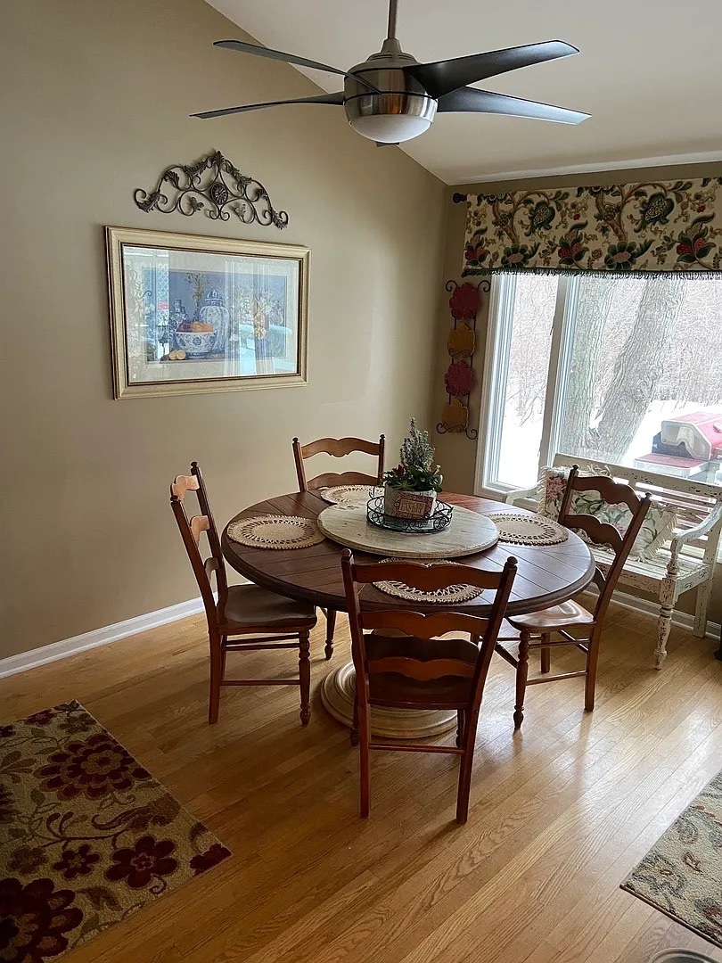 1073 W Elm Street Property Photo 6