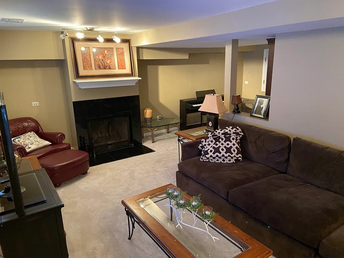 1073 W Elm Street Property Photo 18