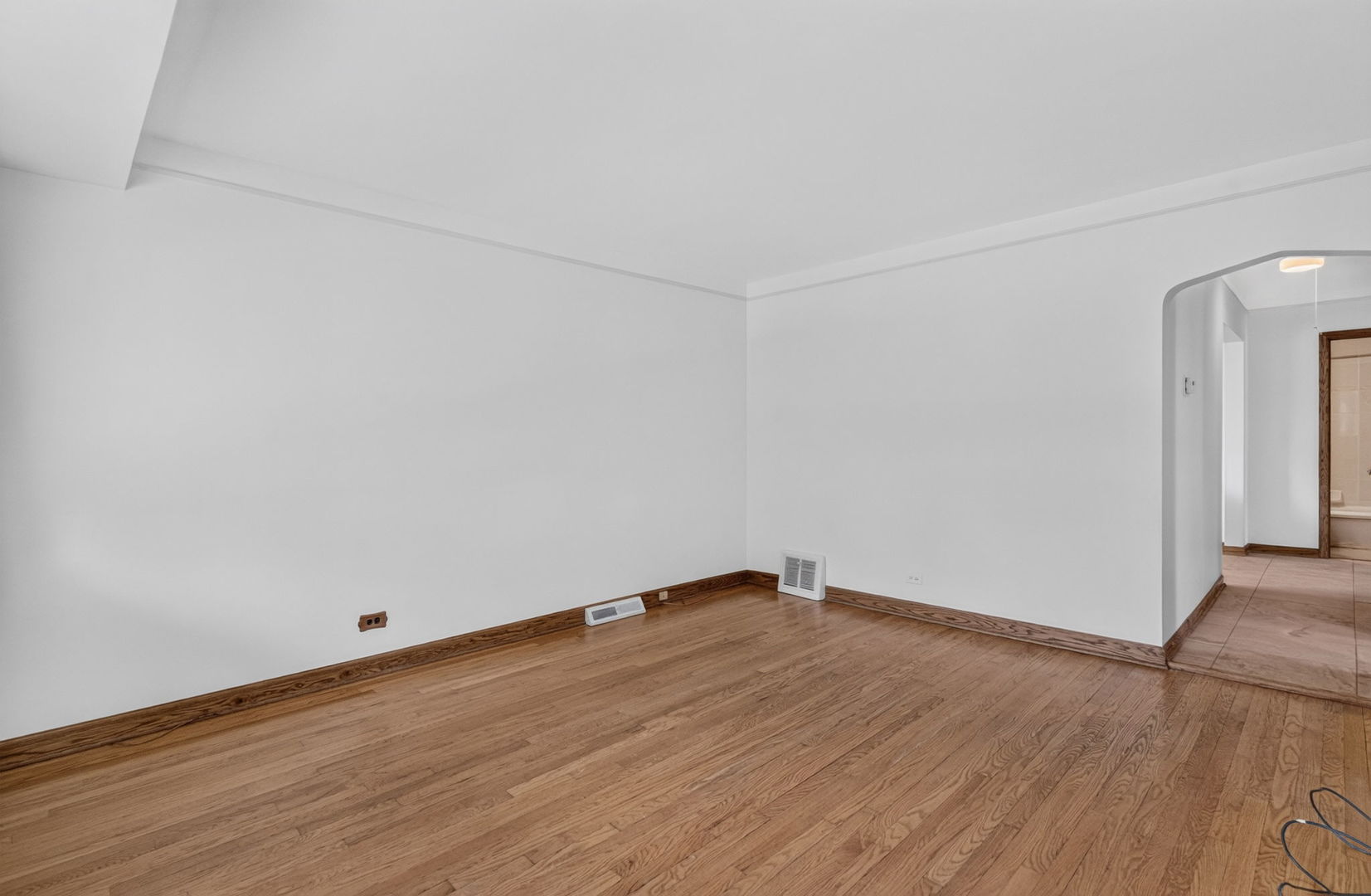 9628 S Utica Avenue Property Photo 3