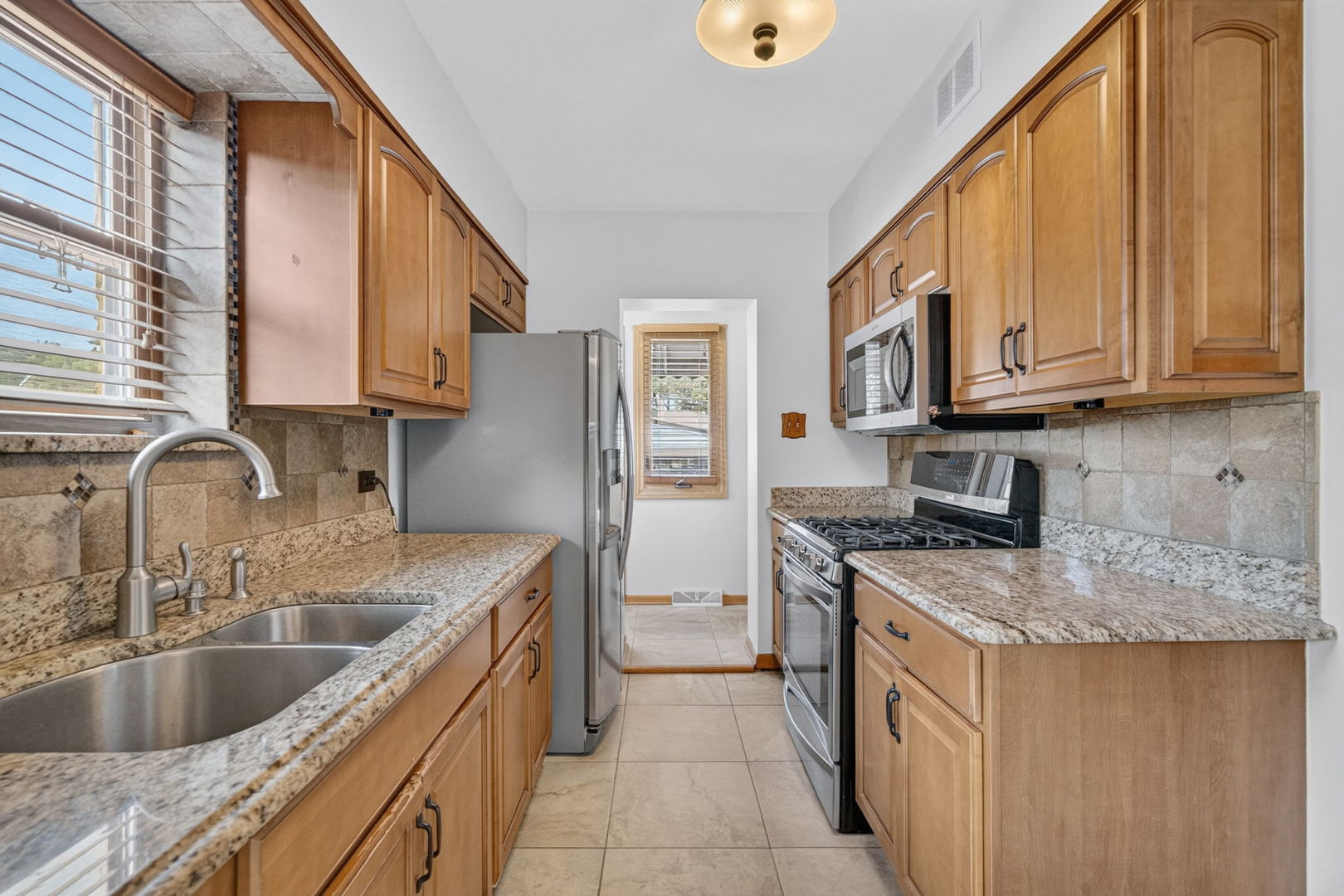 9628 S Utica Avenue Property Photo 10